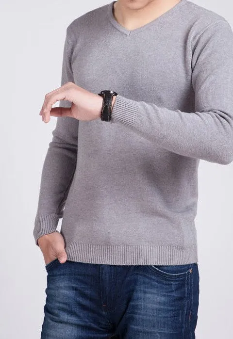 Men's Solid Color Wool & Cashmere V-Neck Pullover