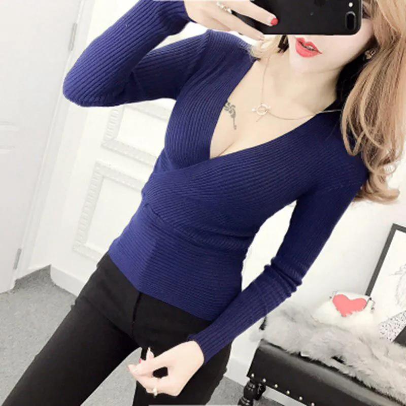 Women's Knitted Sweater With V-Neck Collar