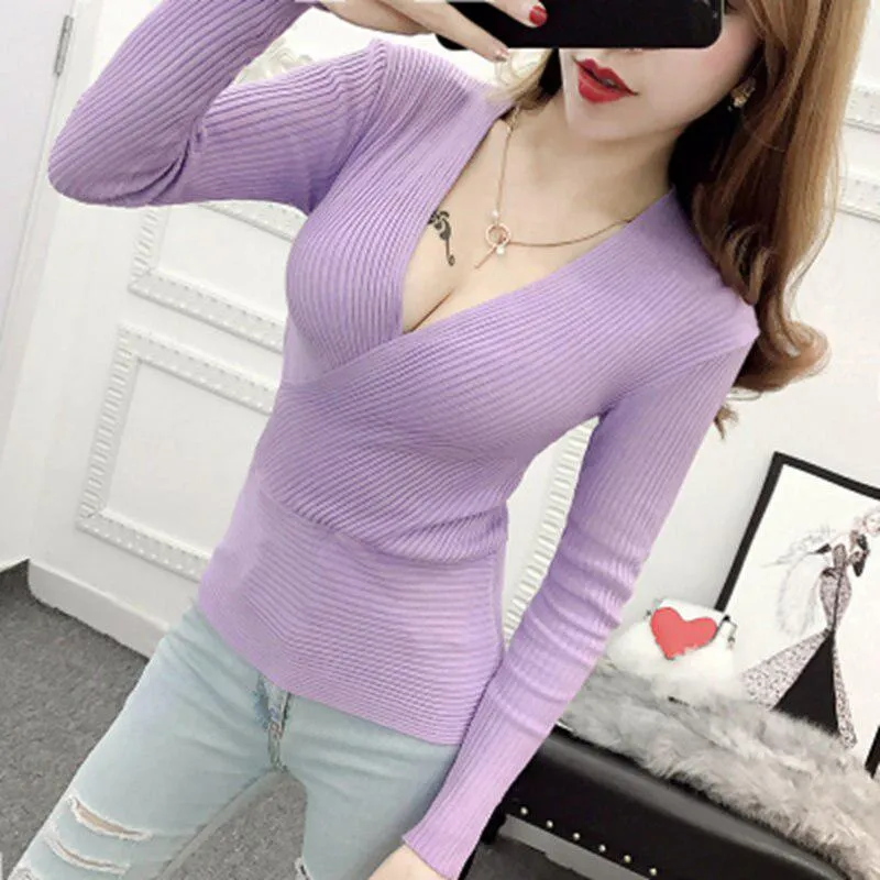 Women's Knitted Sweater With V-Neck Collar